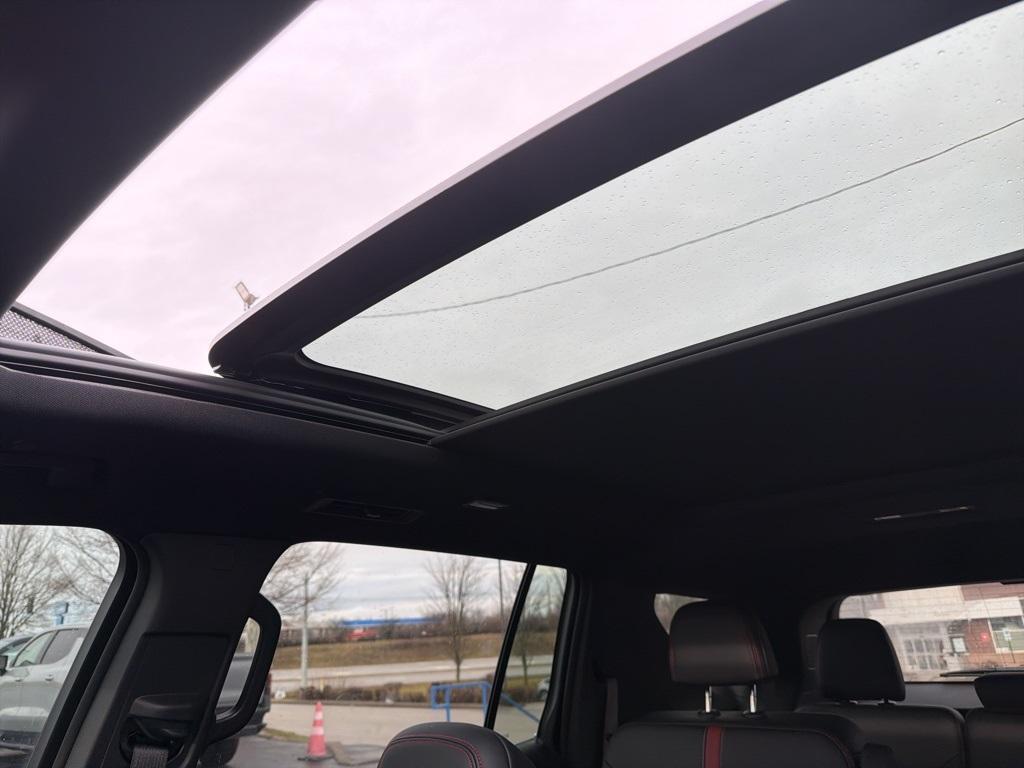 used 2025 Chevrolet Traverse car, priced at $49,987