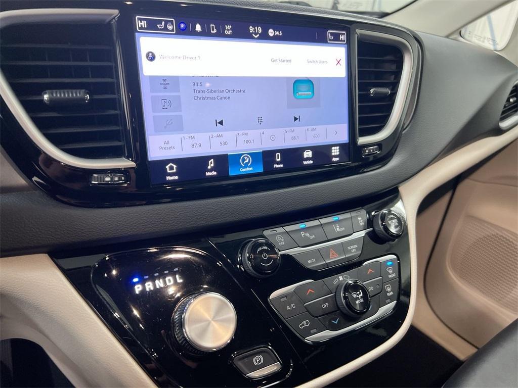 used 2024 Chrysler Pacifica car, priced at $27,587