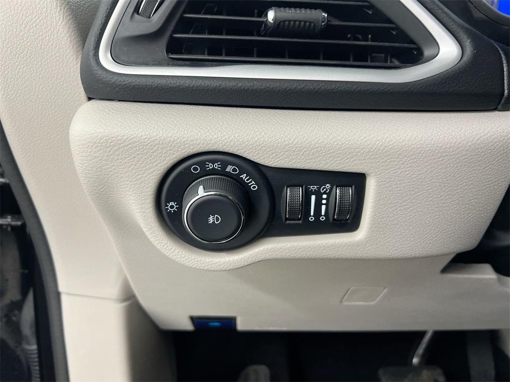 used 2024 Chrysler Pacifica car, priced at $27,587