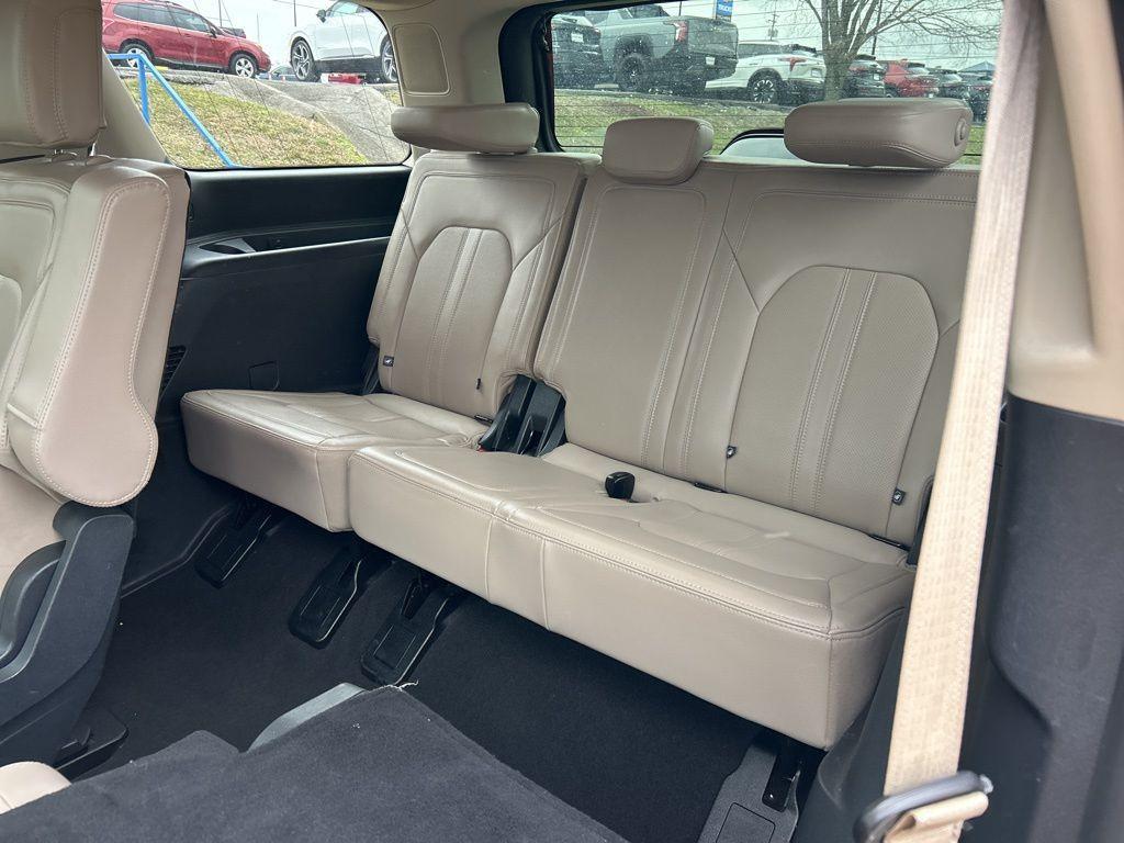used 2024 Ford Expedition car, priced at $40,987