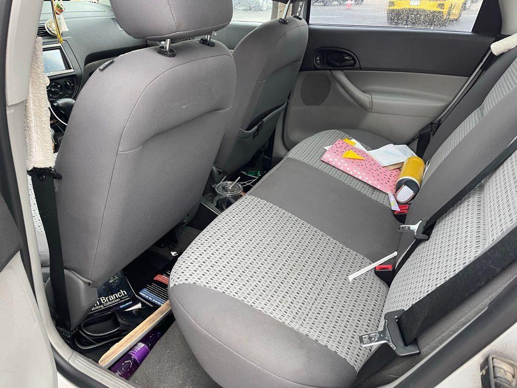 used 2007 Ford Focus car, priced at $3,900