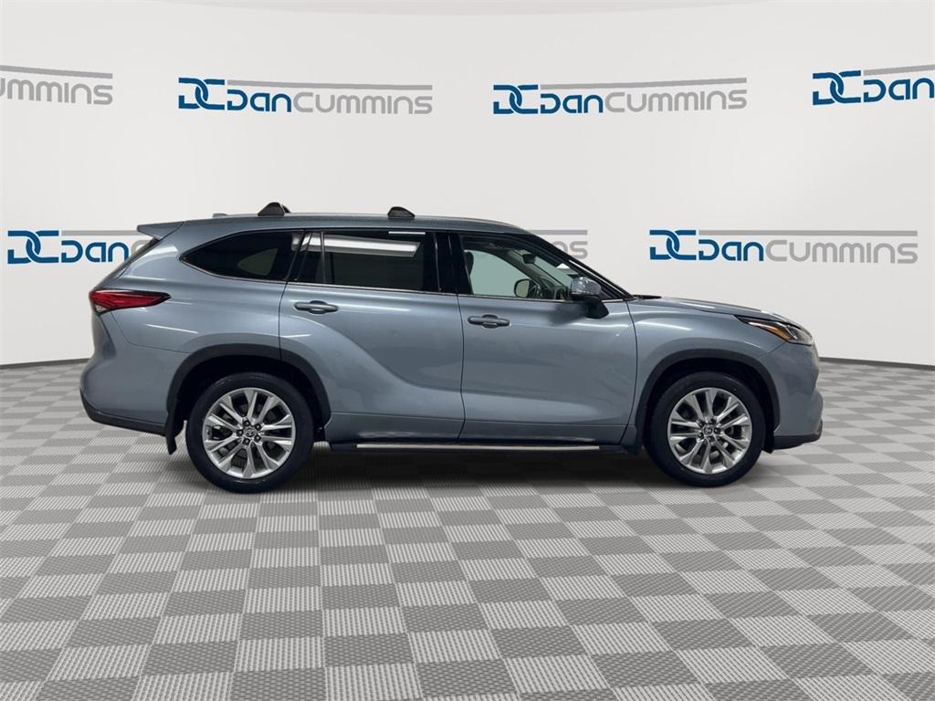 used 2023 Toyota Highlander car, priced at $34,587