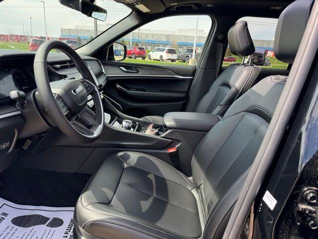 new 2026 Jeep Grand Cherokee car, priced at $43,675