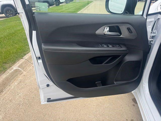 new 2027 Chrysler Pacifica car, priced at $47,435