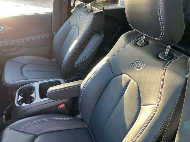 new 2026 Chrysler Pacifica car, priced at $39,865