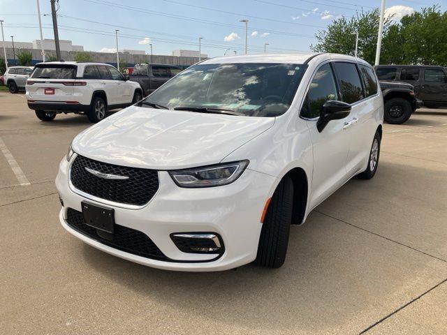 used 2025 Chrysler Pacifica car, priced at $34,068