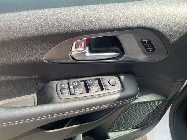 used 2025 Chrysler Pacifica car, priced at $34,068