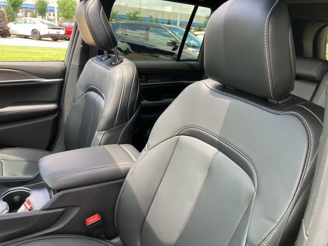new 2026 Jeep Grand Cherokee car, priced at $45,685