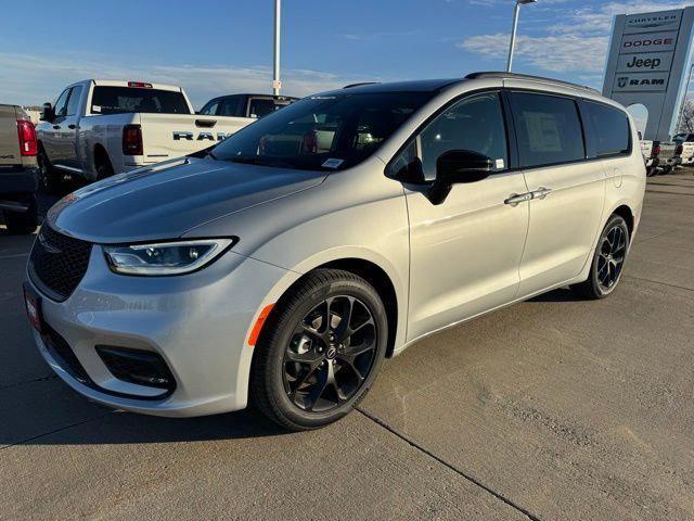 new 2026 Chrysler Pacifica car, priced at $40,360