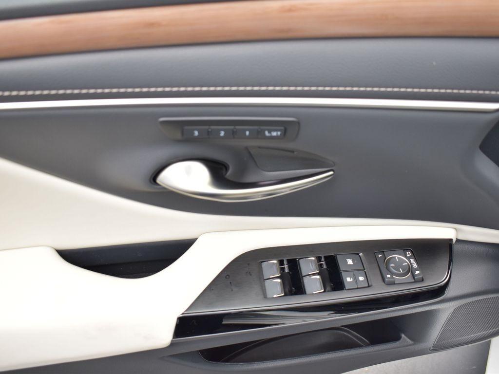 new 2025 Lexus ES 350 car, priced at $49,860