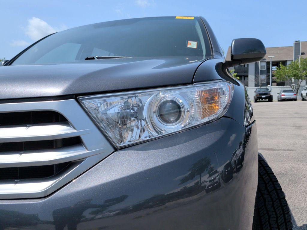 used 2013 Toyota Highlander car, priced at $14,936