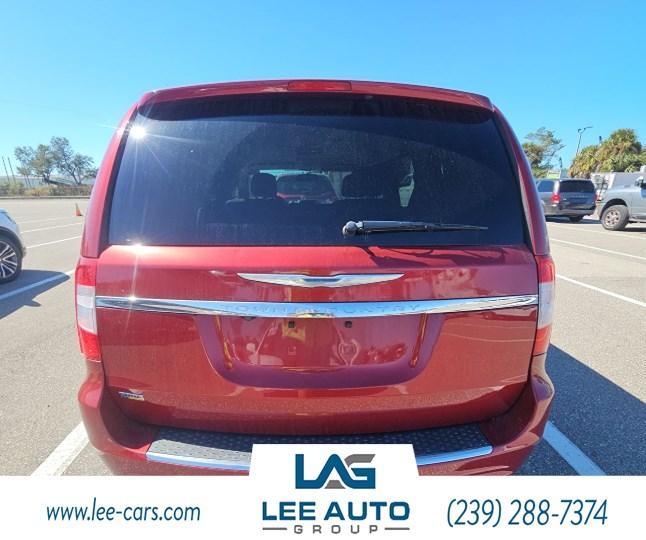 used 2016 Chrysler Town & Country car