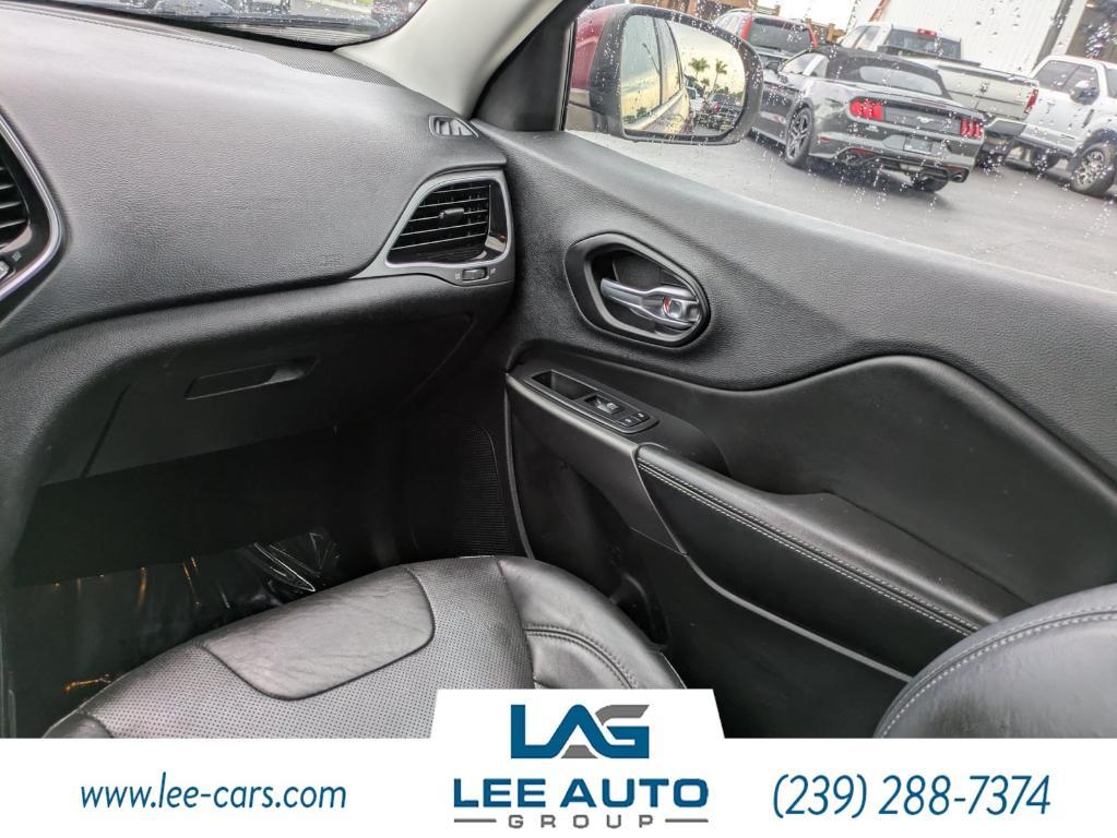 used 2019 Jeep Cherokee car