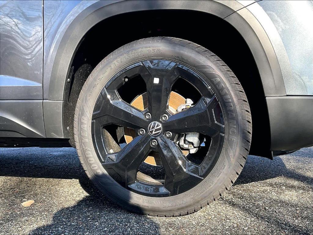 new 2026 Volkswagen Taos car, priced at $37,384