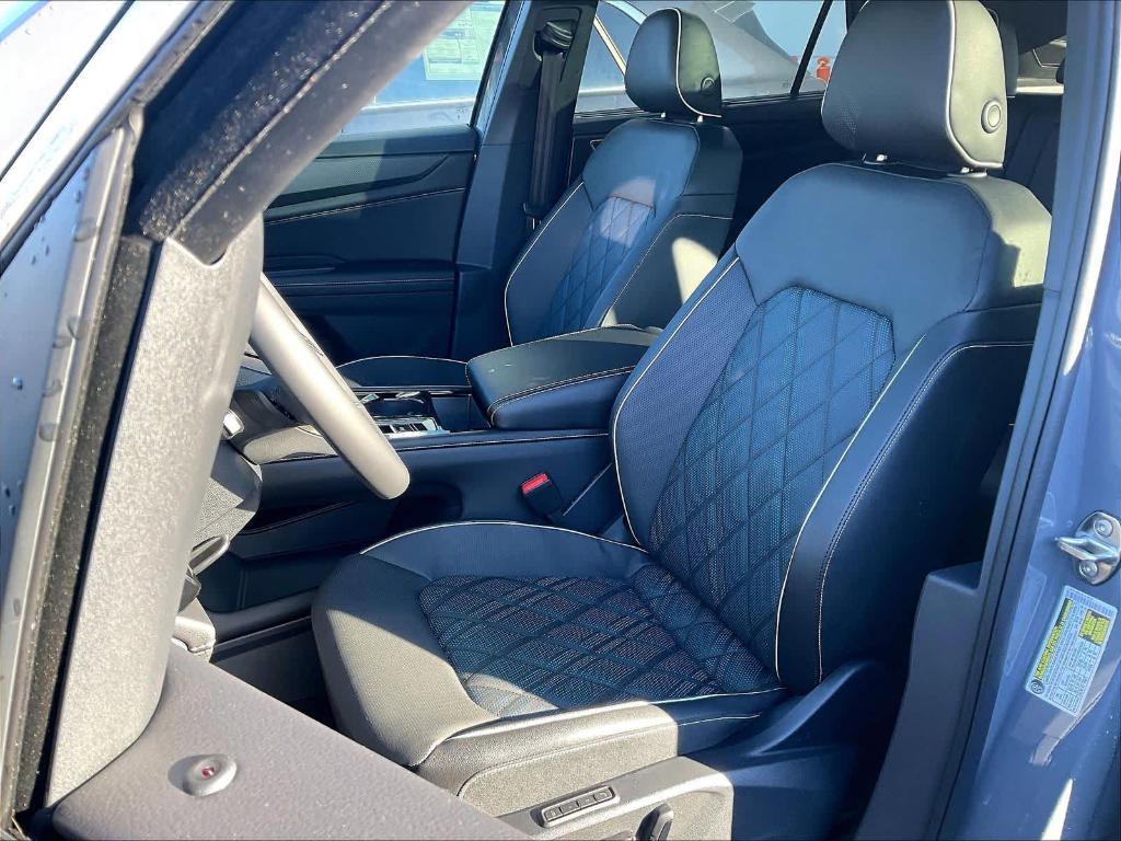 new 2026 Volkswagen Atlas Cross Sport car, priced at $52,595