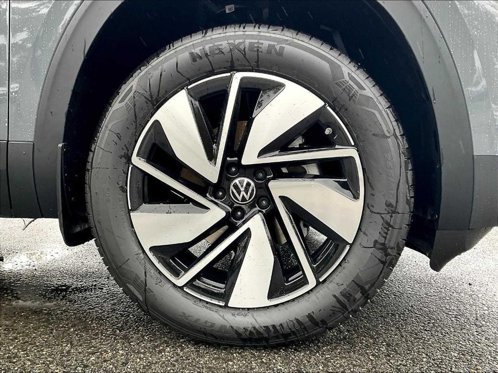 new 2026 Volkswagen Atlas car, priced at $50,482