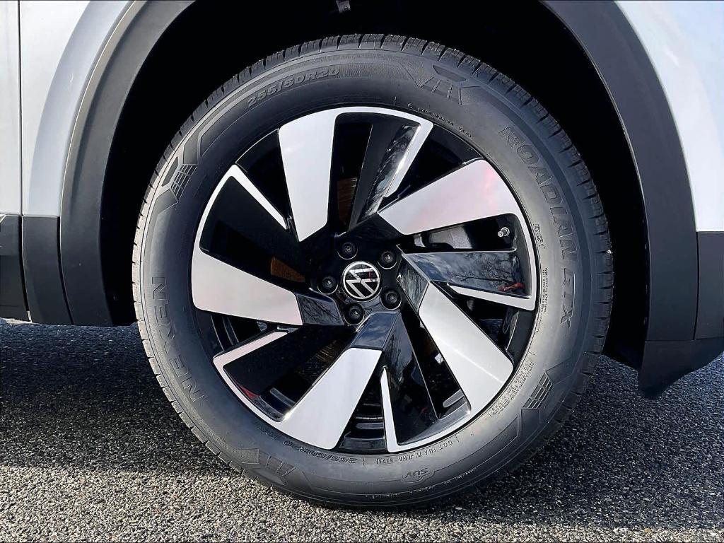 new 2026 Volkswagen Atlas Cross Sport car, priced at $47,577