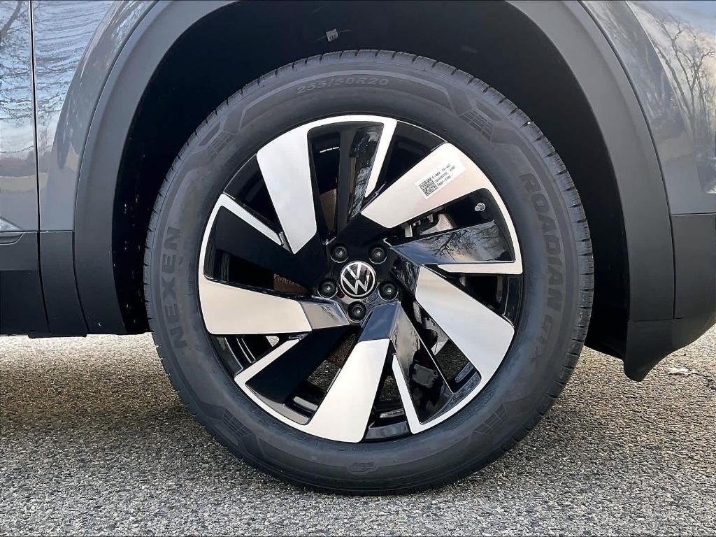 new 2026 Volkswagen Atlas Cross Sport car, priced at $44,750