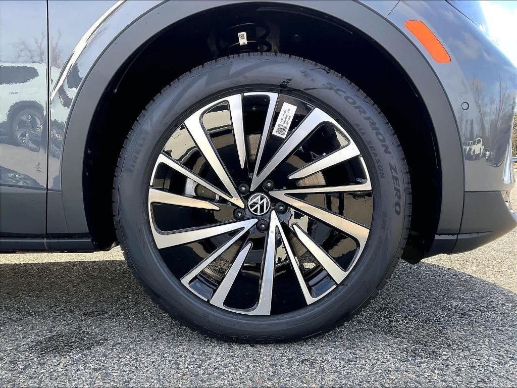 new 2025 Volkswagen ID.4 car, priced at $37,887