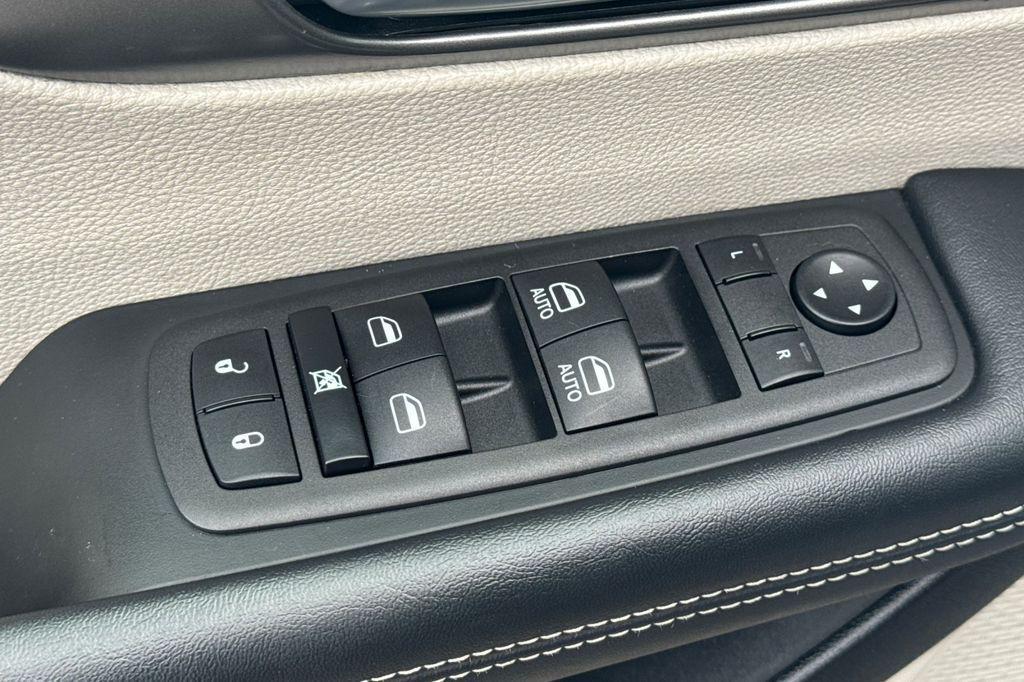 used 2023 Chrysler Pacifica car, priced at $22,276