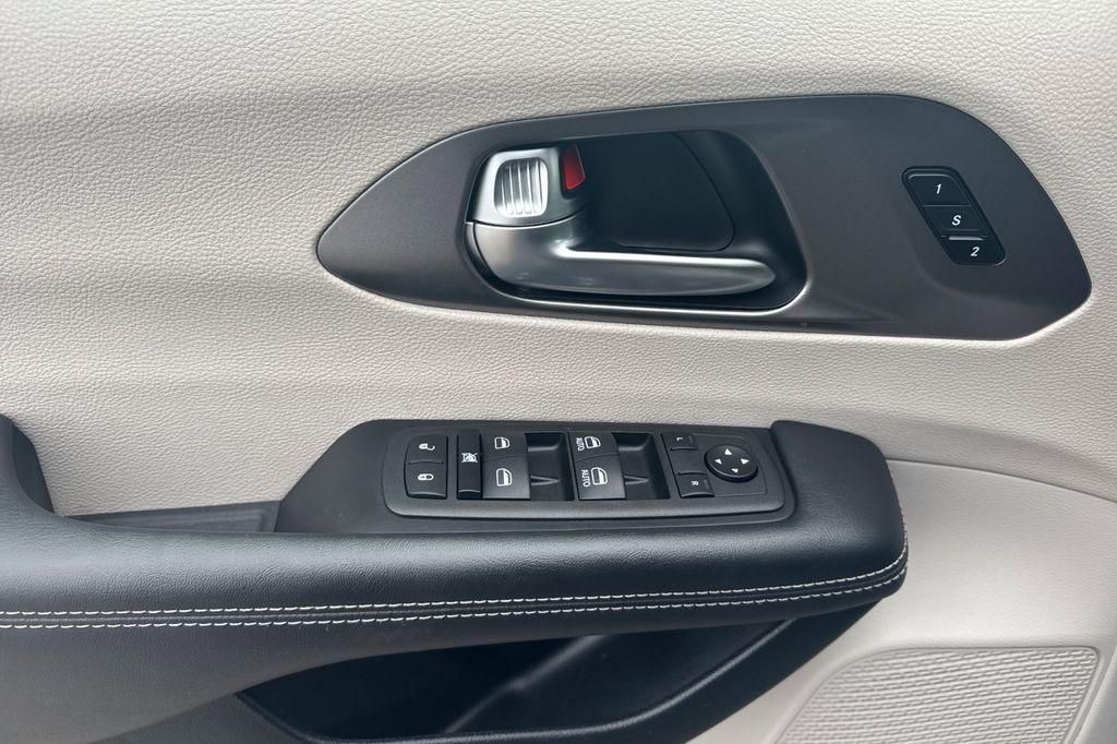 used 2023 Chrysler Pacifica car, priced at $22,276