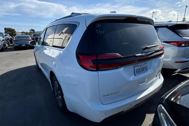 used 2021 Chrysler Pacifica Hybrid car, priced at $23,092