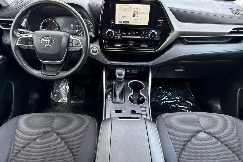used 2025 Toyota Highlander car, priced at $39,596