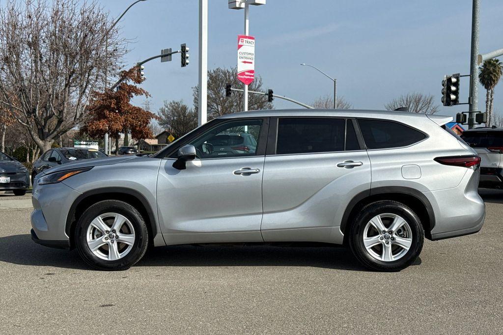 used 2025 Toyota Highlander car, priced at $39,596