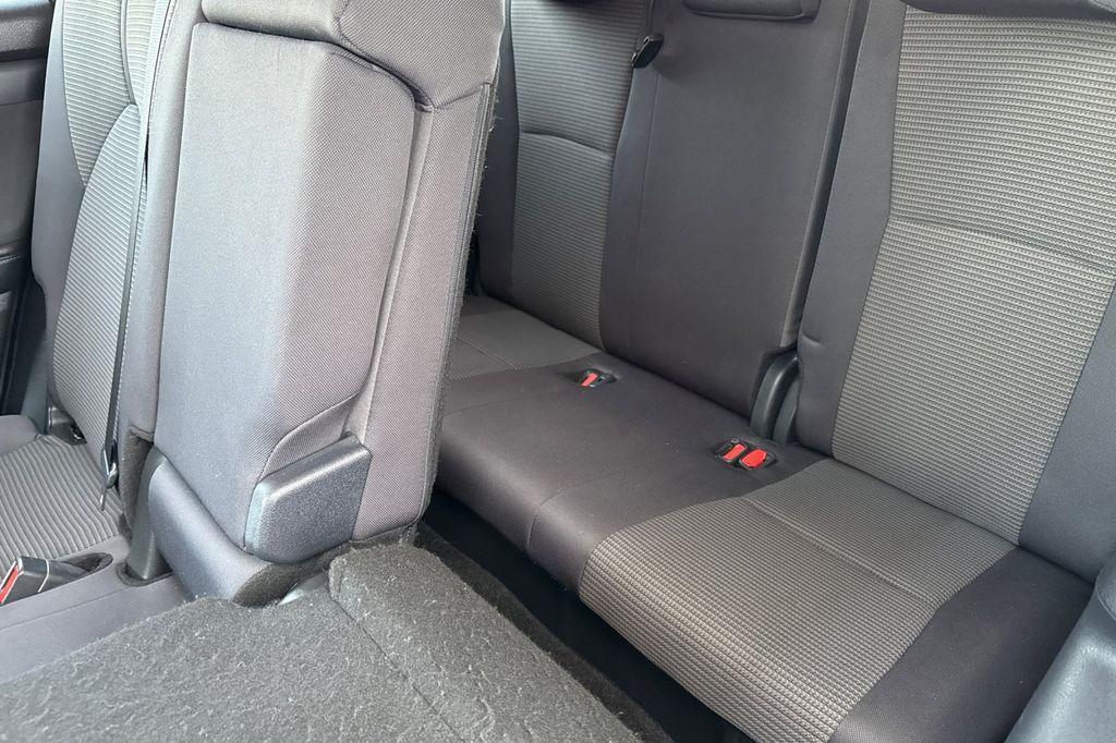 used 2025 Toyota Highlander car, priced at $39,596