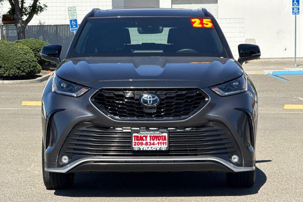 used 2025 Toyota Highlander car, priced at $42,153