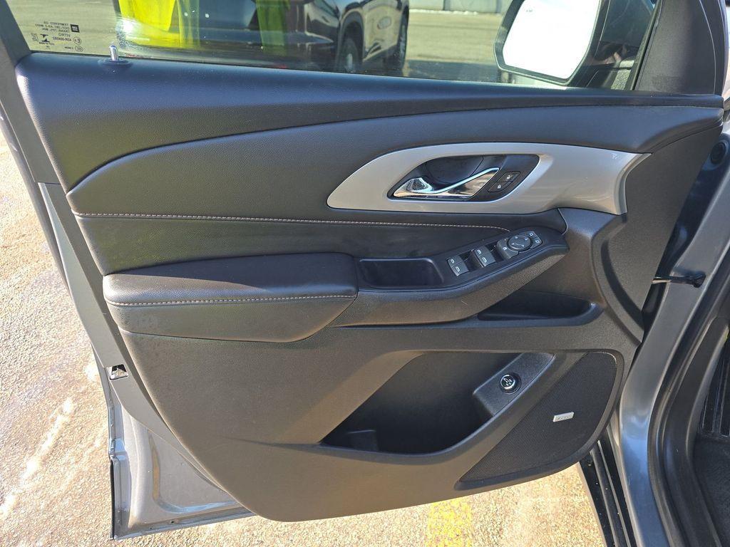 used 2021 Chevrolet Traverse car, priced at $29,444