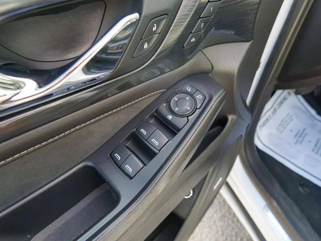 used 2021 Chevrolet Traverse car, priced at $27,644