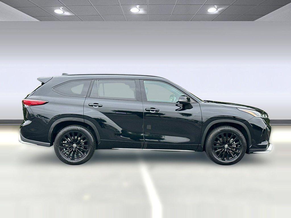 used 2023 Toyota Highlander car, priced at $36,084