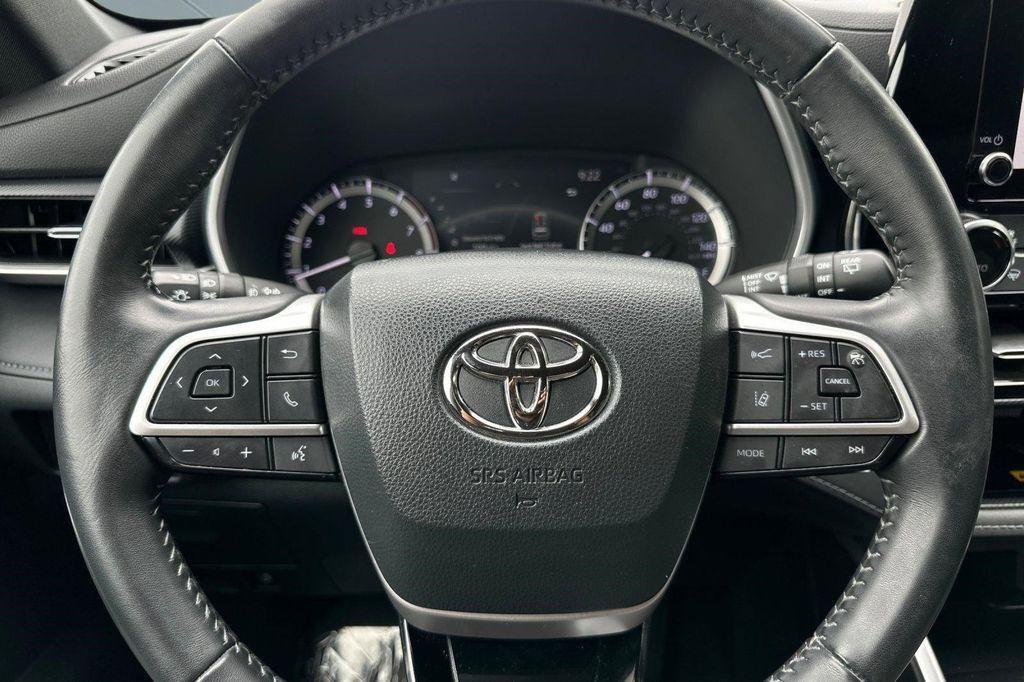 used 2023 Toyota Highlander car, priced at $36,084