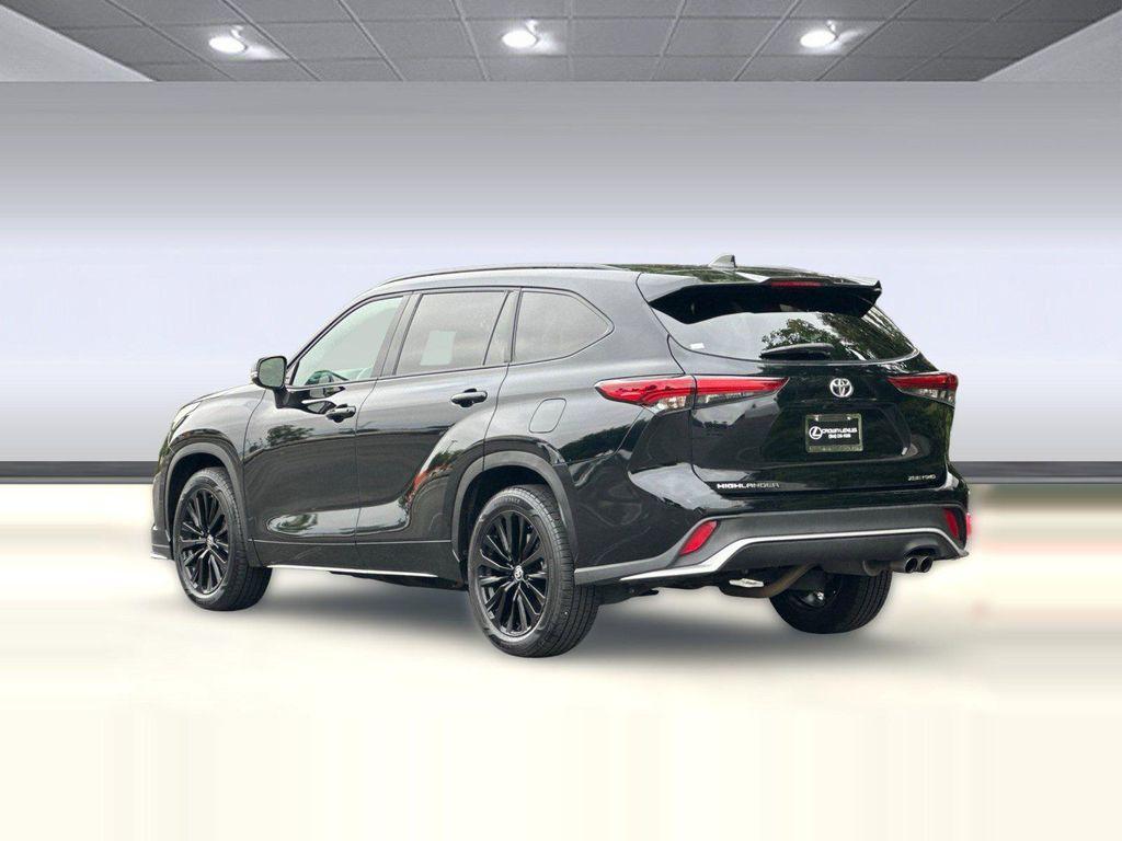 used 2023 Toyota Highlander car, priced at $36,084