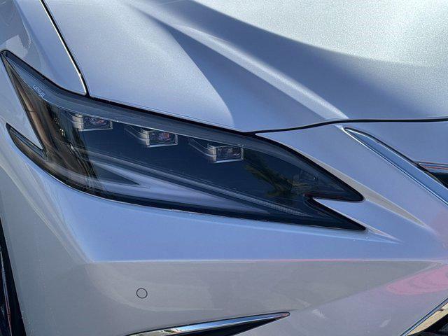 new 2025 Lexus ES 300h car, priced at $58,054