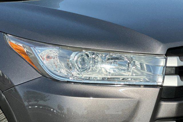 used 2018 Toyota Highlander Hybrid car, priced at $16,999