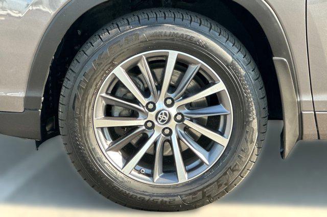 used 2018 Toyota Highlander Hybrid car, priced at $16,999