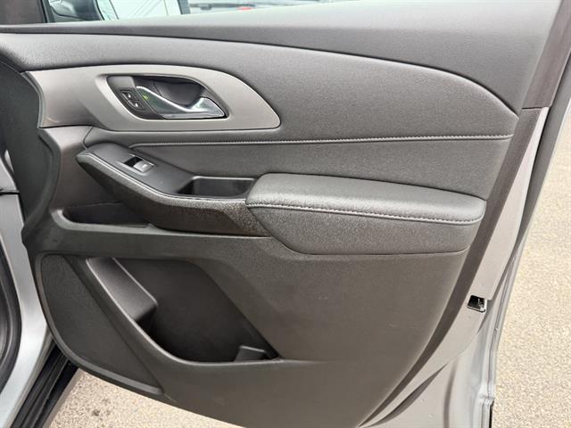 used 2023 Chevrolet Traverse car, priced at $34,295