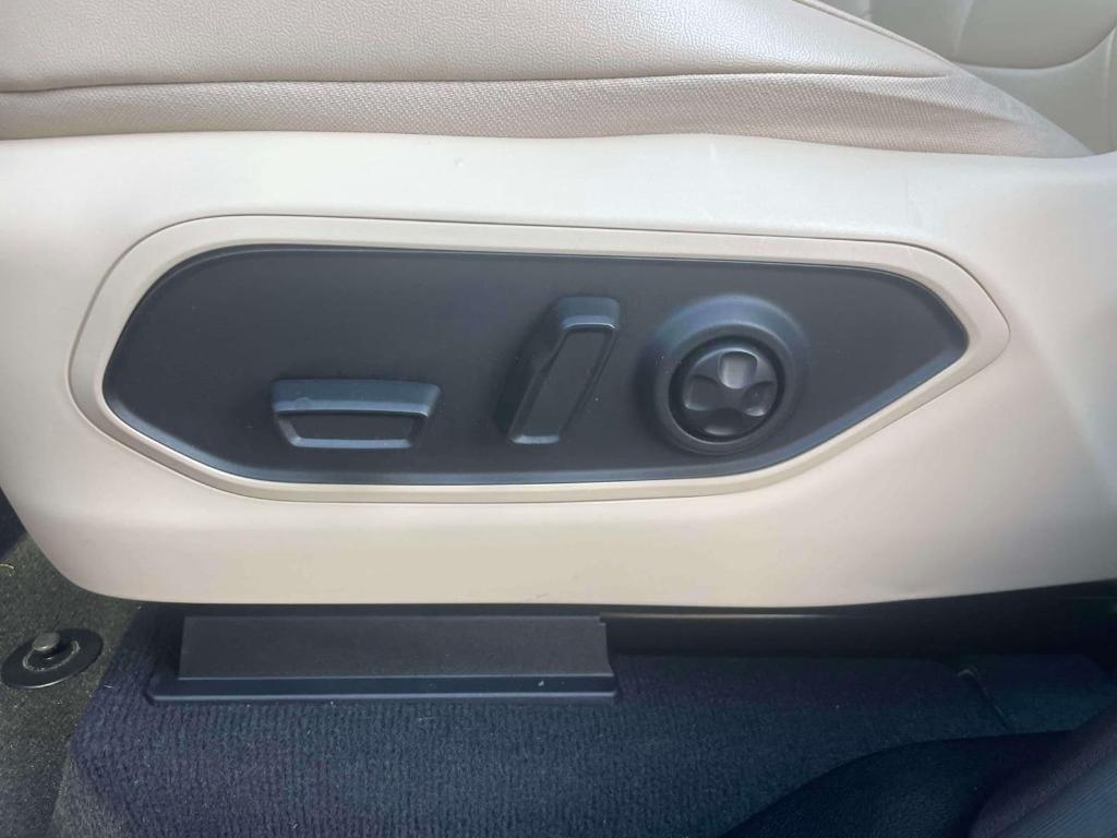used 2023 Jeep Grand Cherokee car, priced at $35,583