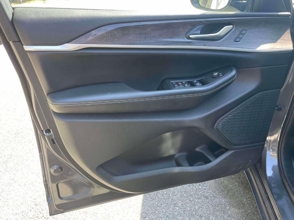 used 2023 Jeep Grand Cherokee car, priced at $32,860