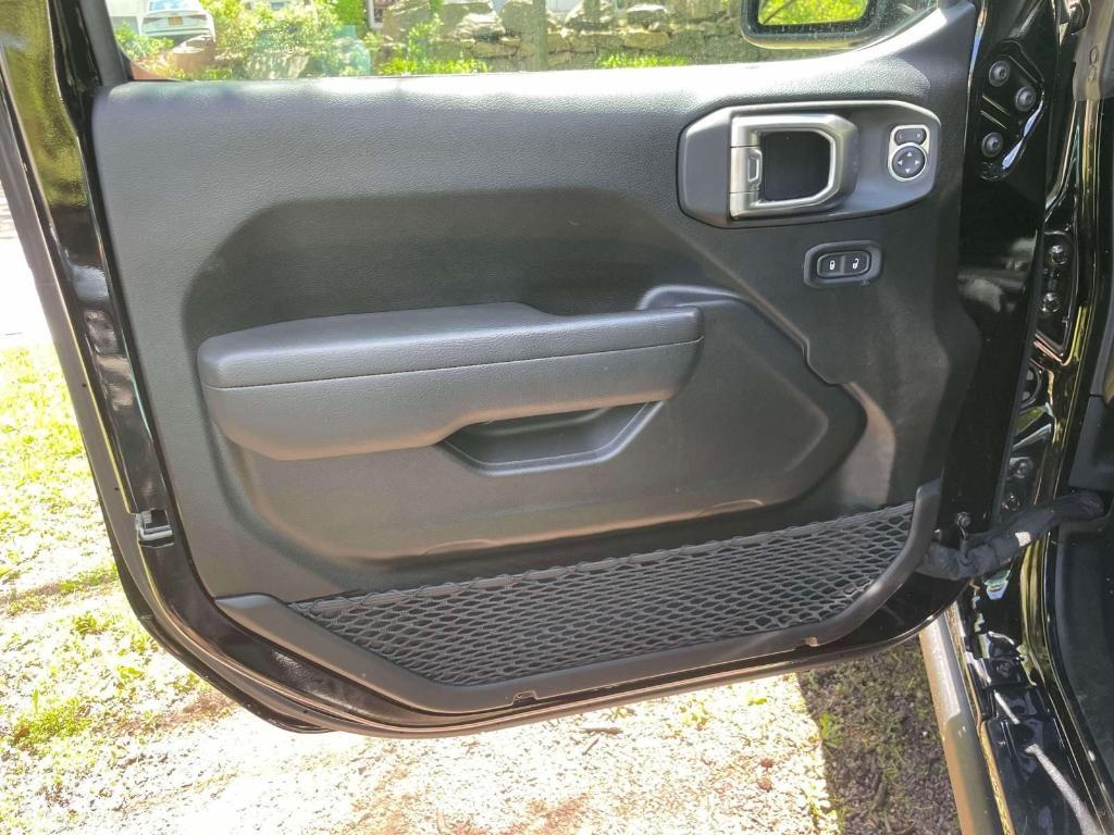 used 2022 Jeep Gladiator car, priced at $33,494
