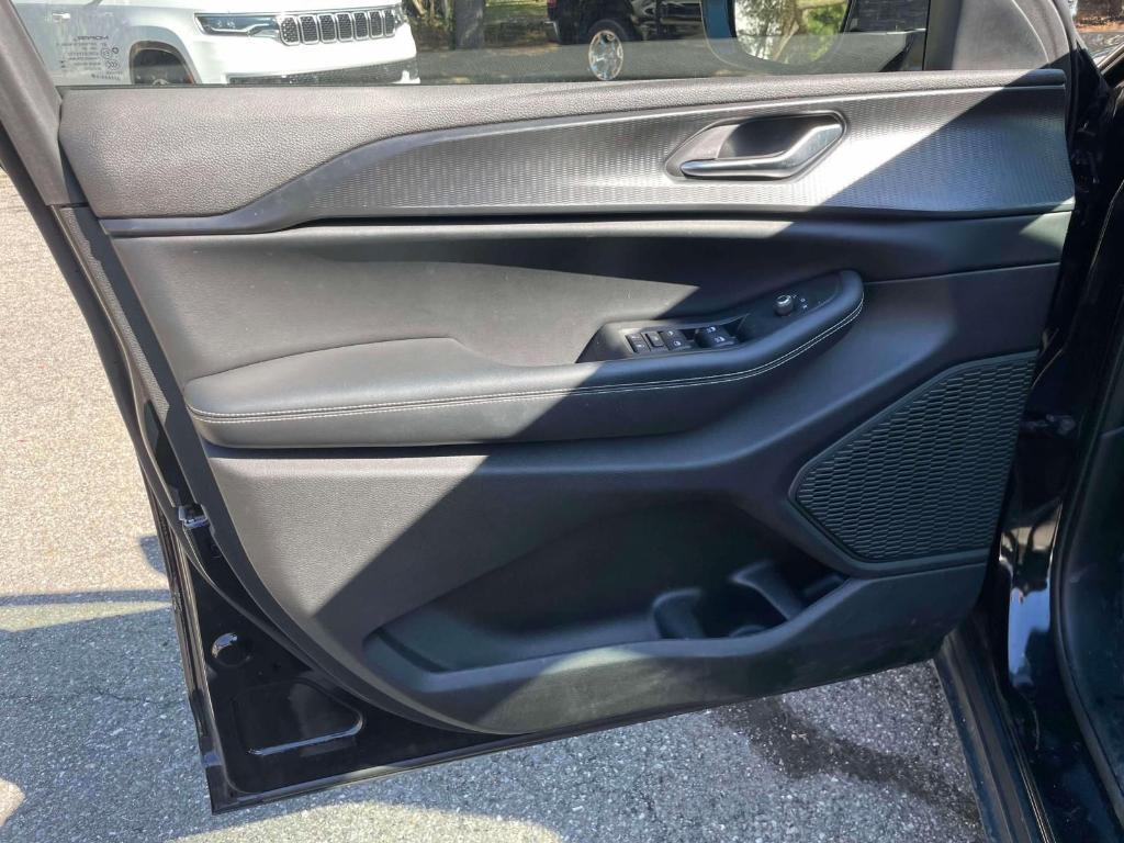 used 2023 Jeep Grand Cherokee car, priced at $33,999