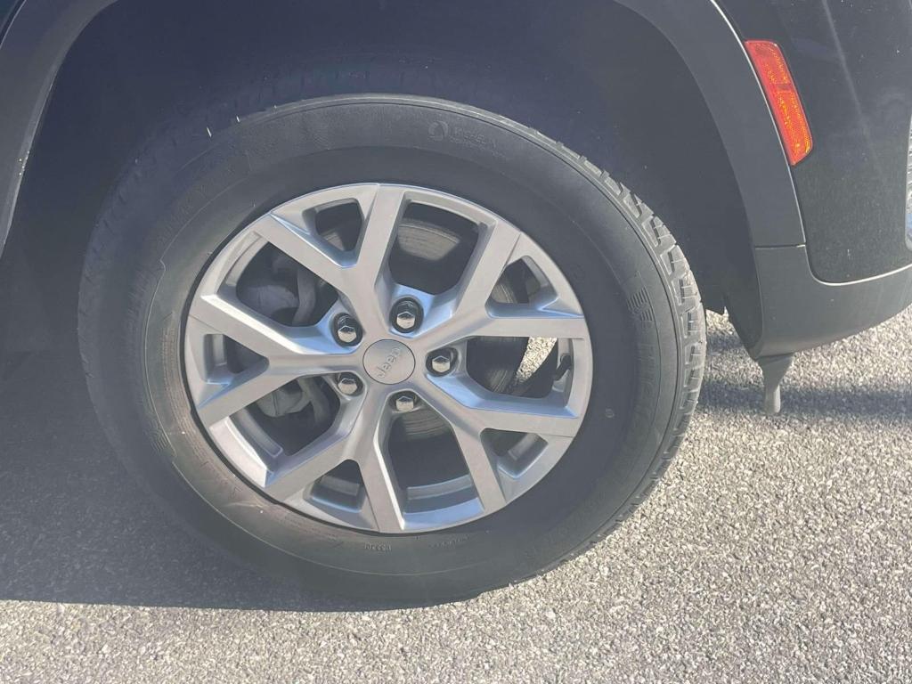 used 2023 Jeep Grand Cherokee car, priced at $29,791