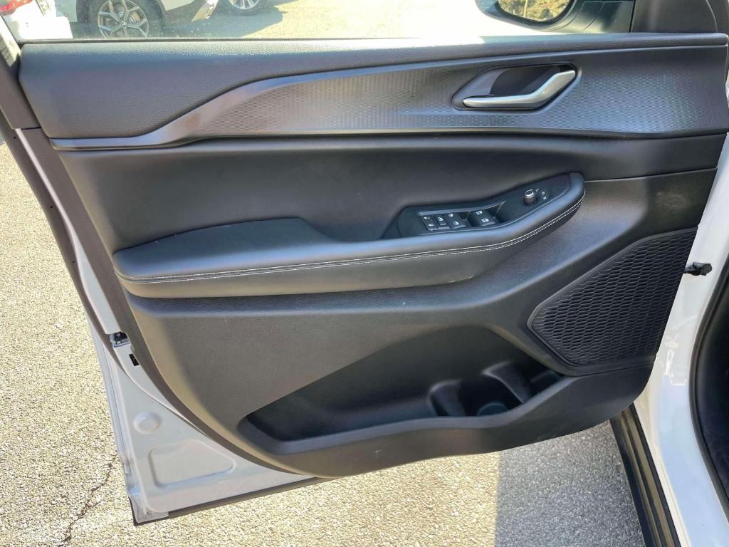 used 2023 Jeep Grand Cherokee car, priced at $27,711