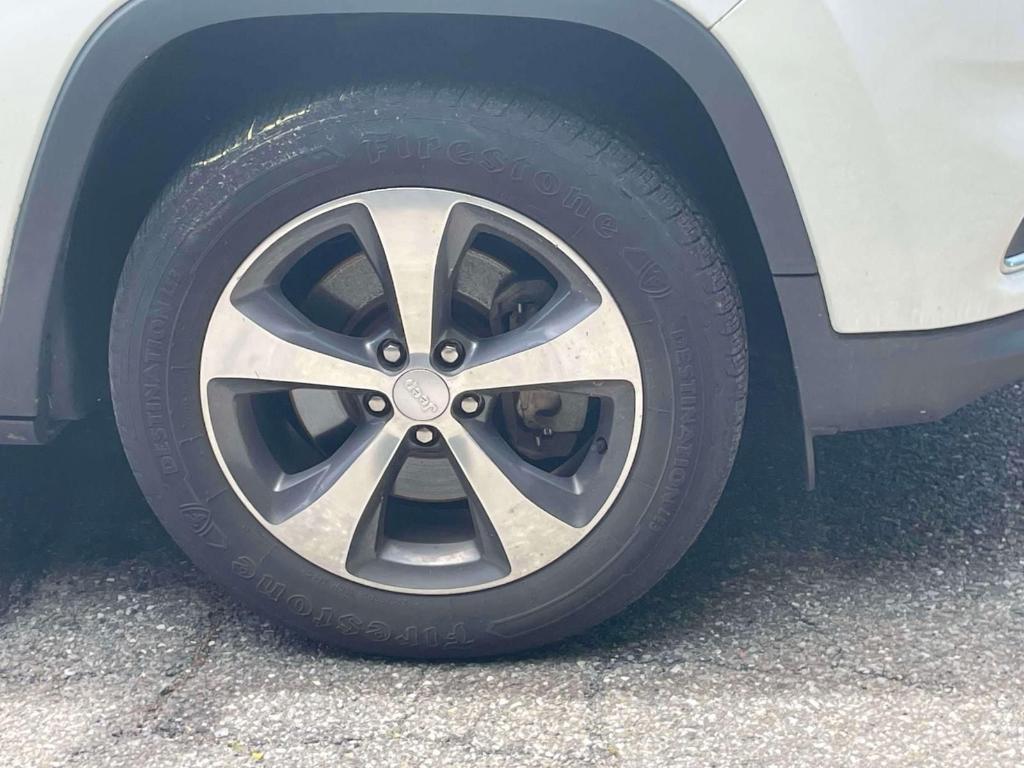 used 2019 Jeep Cherokee car, priced at $16,293