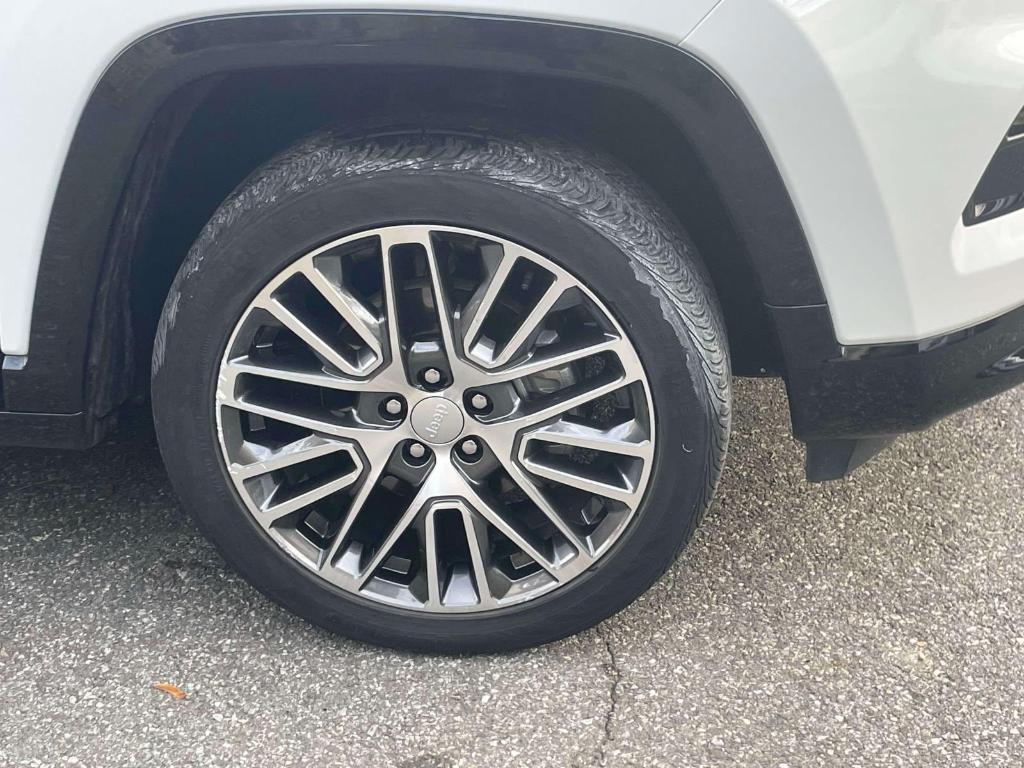 used 2024 Jeep Grand Cherokee car, priced at $29,995