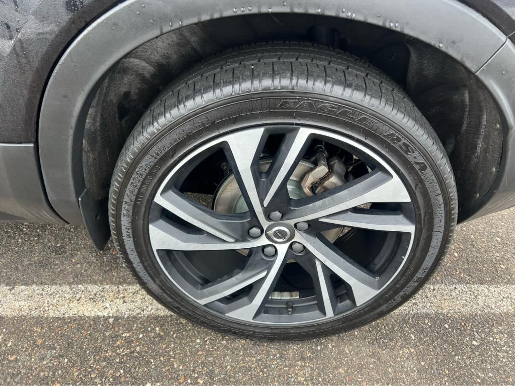 used 2021 Volvo XC40 car, priced at $24,800