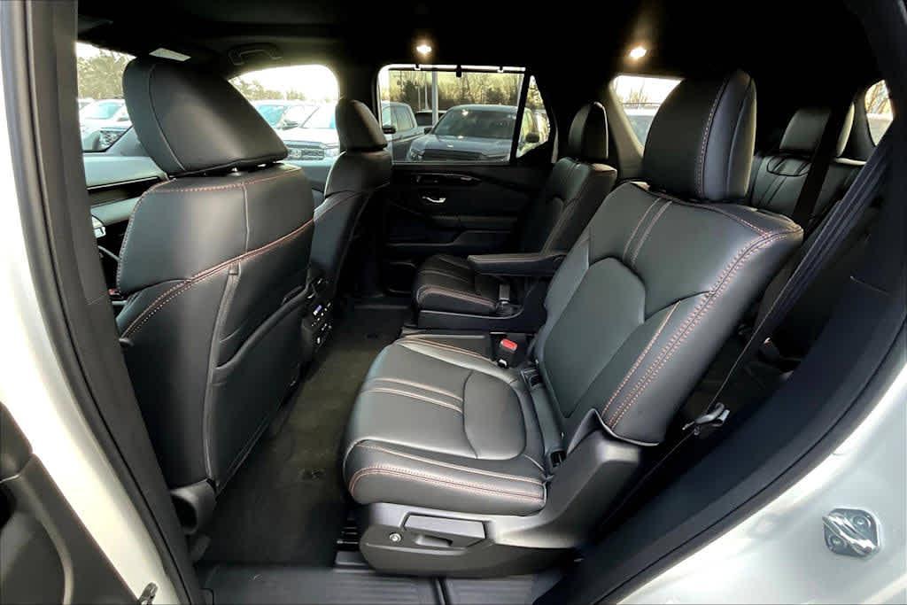 new 2025 Honda Pilot car, priced at $48,357