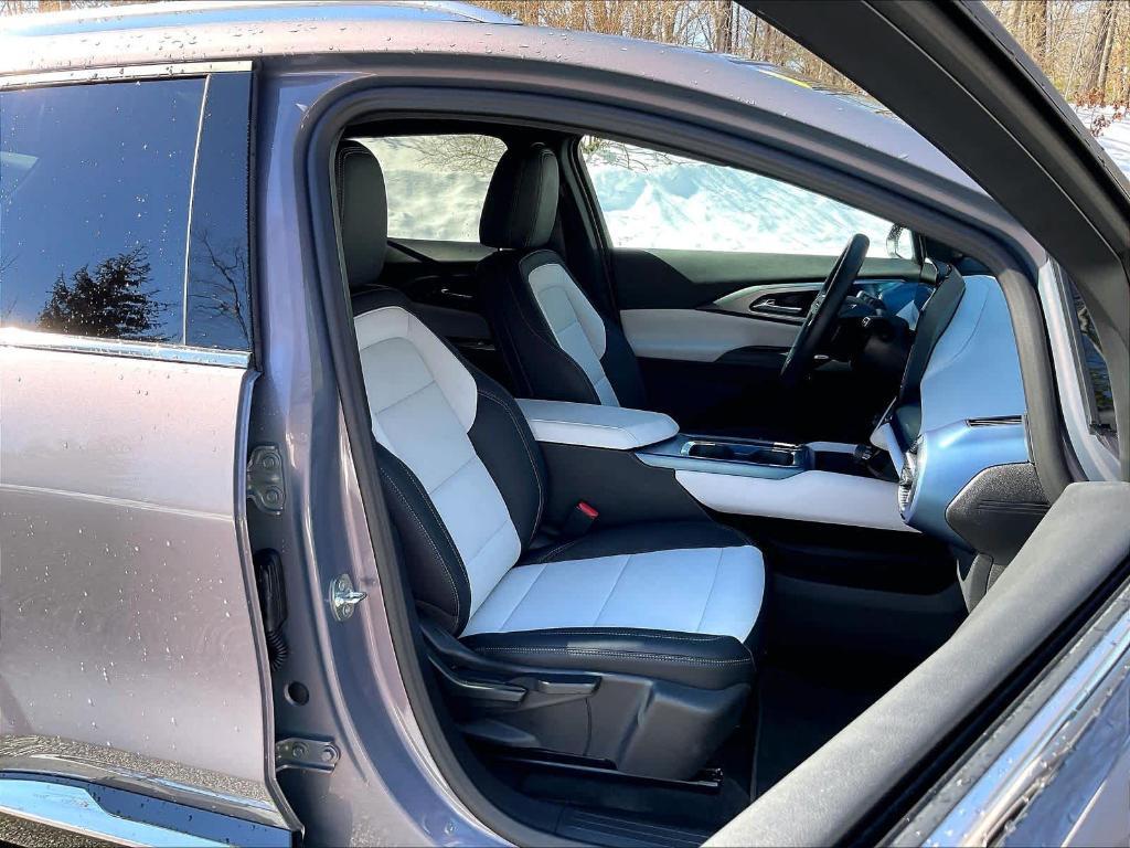 used 2025 Chevrolet Equinox EV car, priced at $23,800
